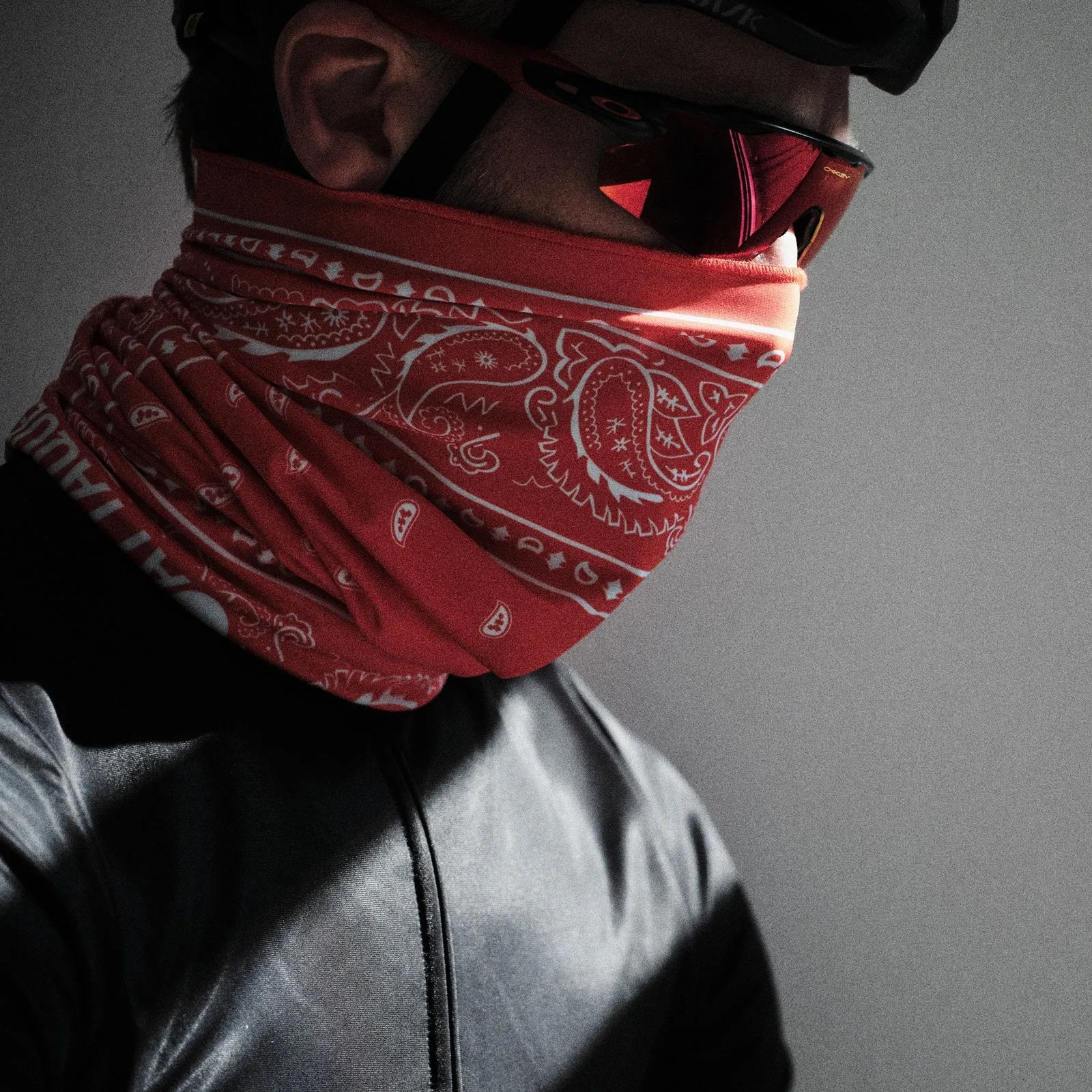 Attaquer | Neck Warmer | Cement Paisley