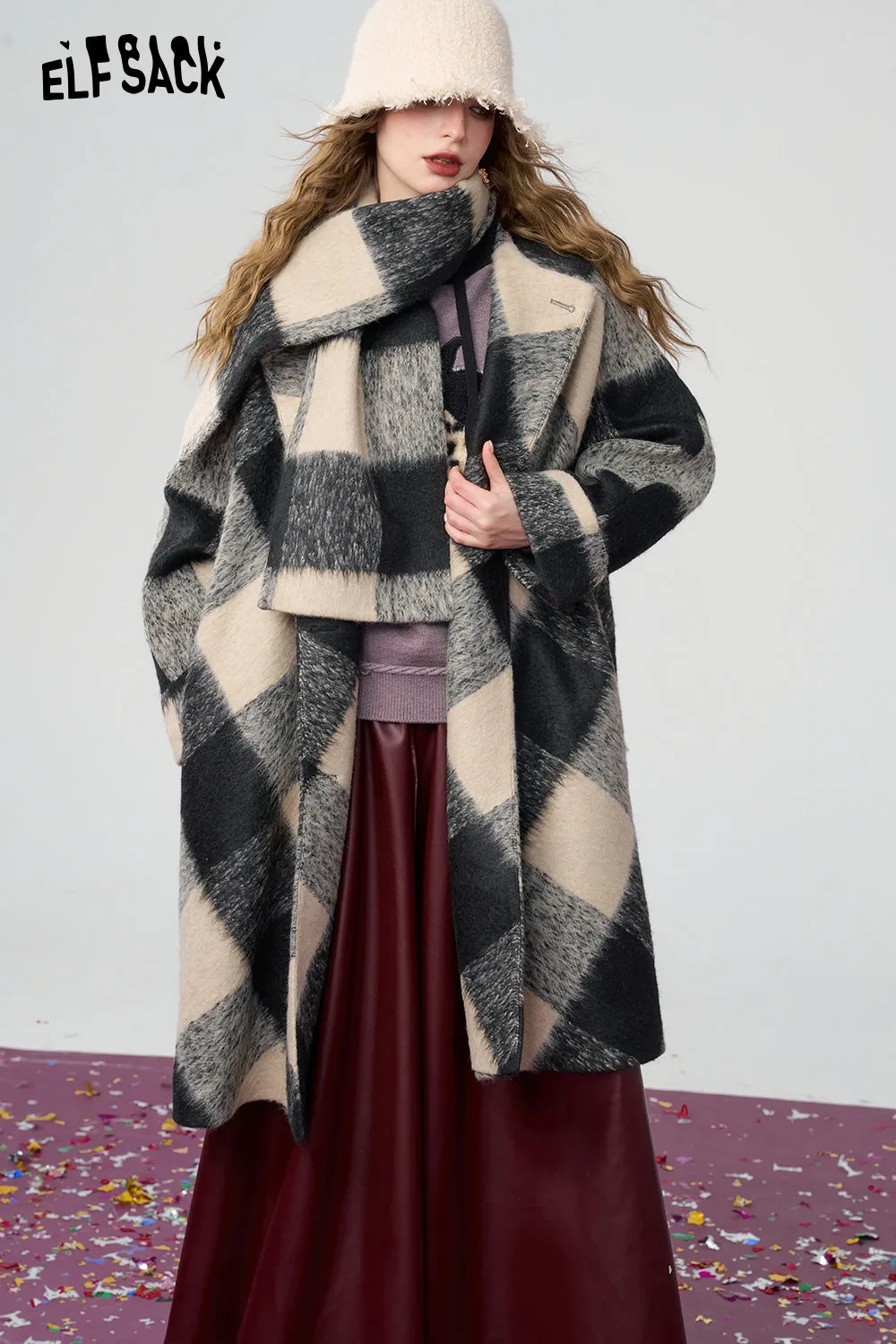 ELFSACK 2024 Winter New Arrivals Casual retro black and white checkered scarf thick long jacket